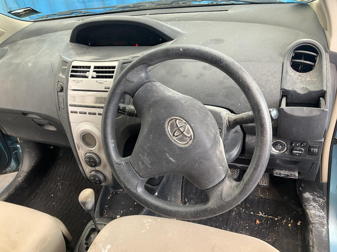 Photo '22' of Toyota Vitz