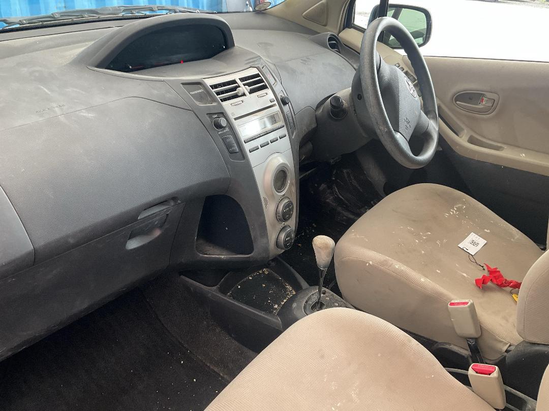 Photo '23' of Toyota Vitz