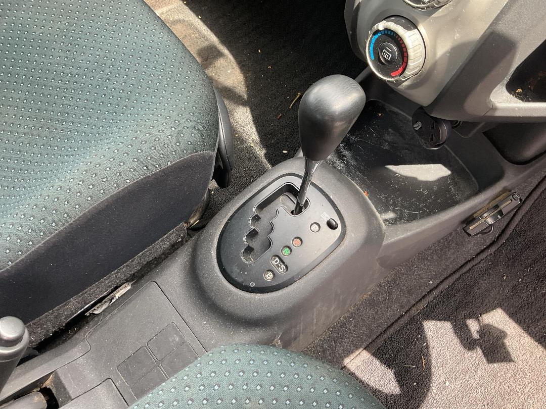 Photo '12' of Toyota Vitz 1.3L