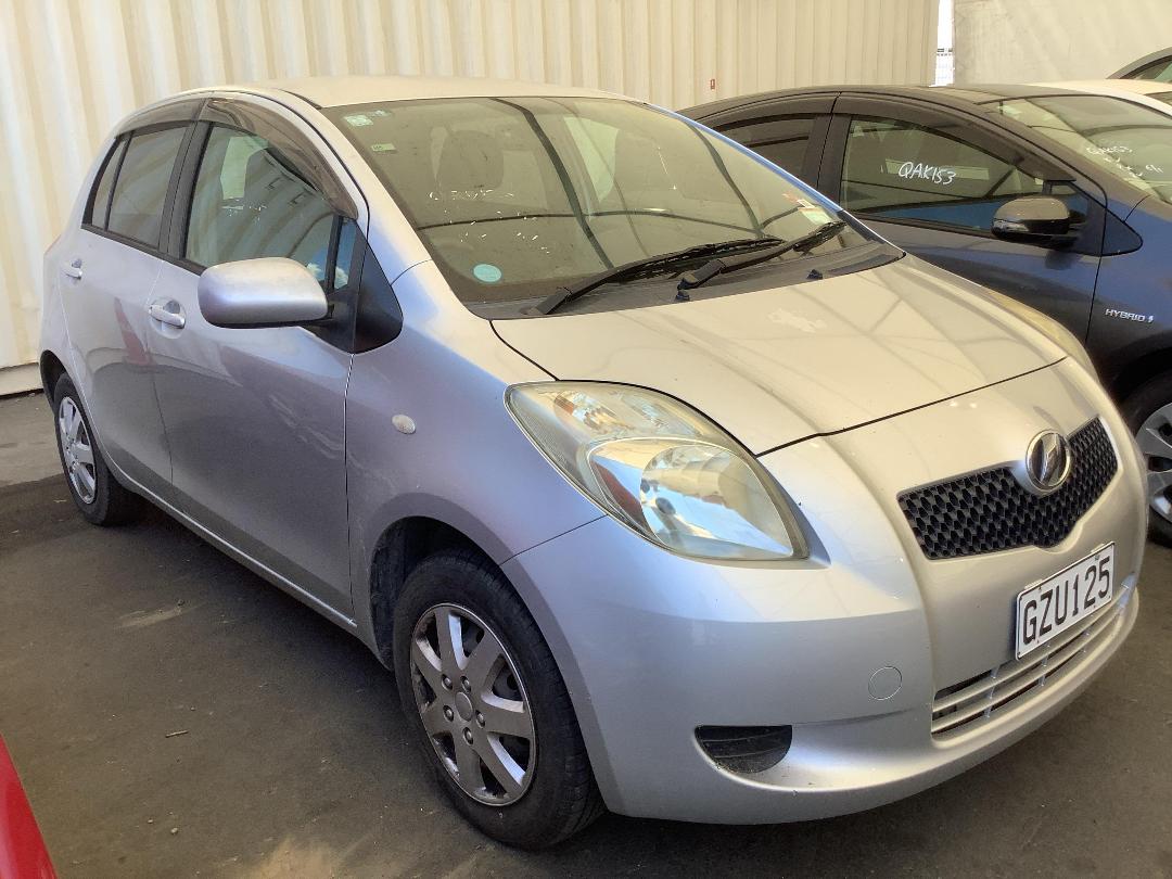 Photo '3' of Toyota Vitz Photo '3' of Toyota Vitz