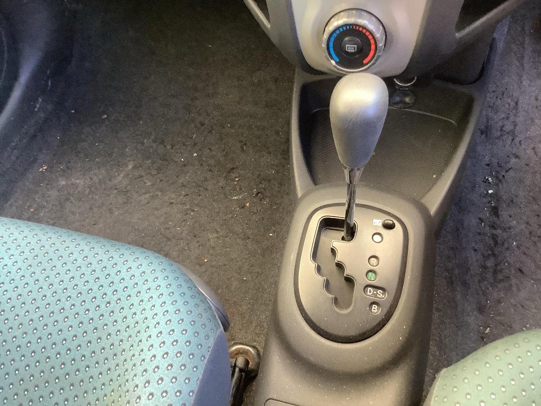 Photo '15' of Toyota Vitz Photo '15' of Toyota Vitz