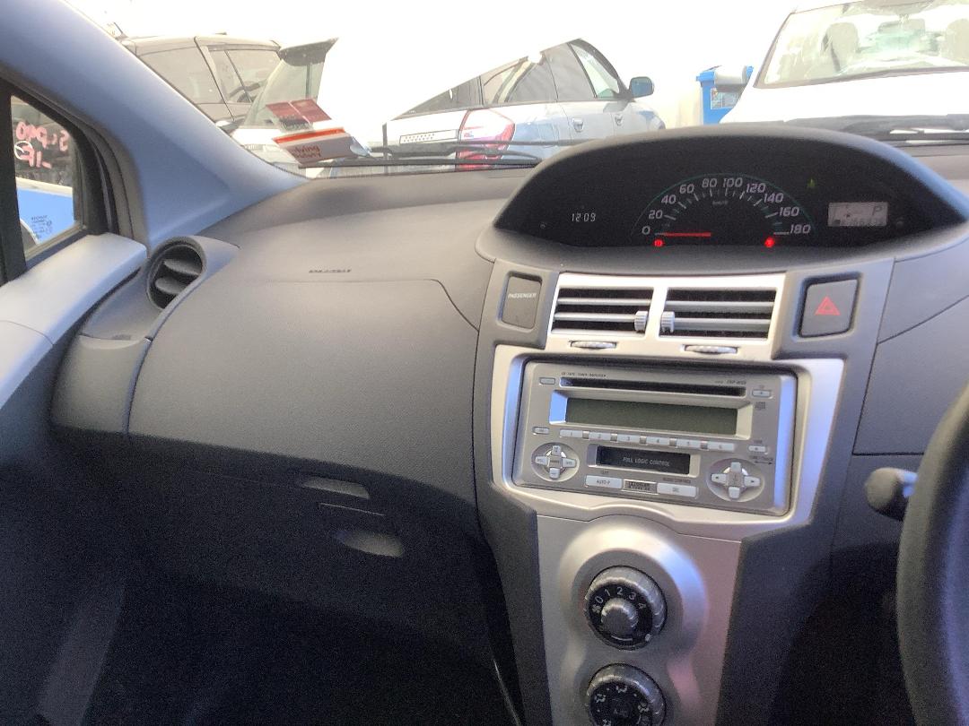 Photo '16' of Toyota Vitz Photo '16' of Toyota Vitz