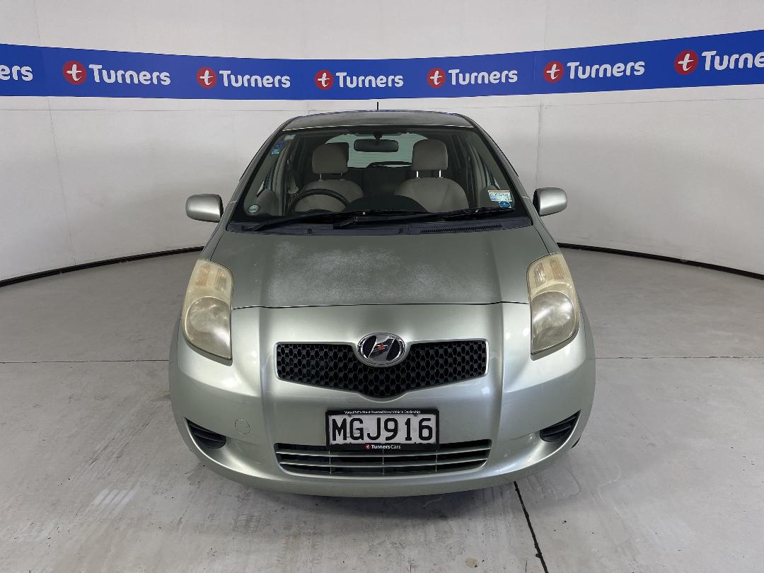 Photo '2' of Toyota Vitz