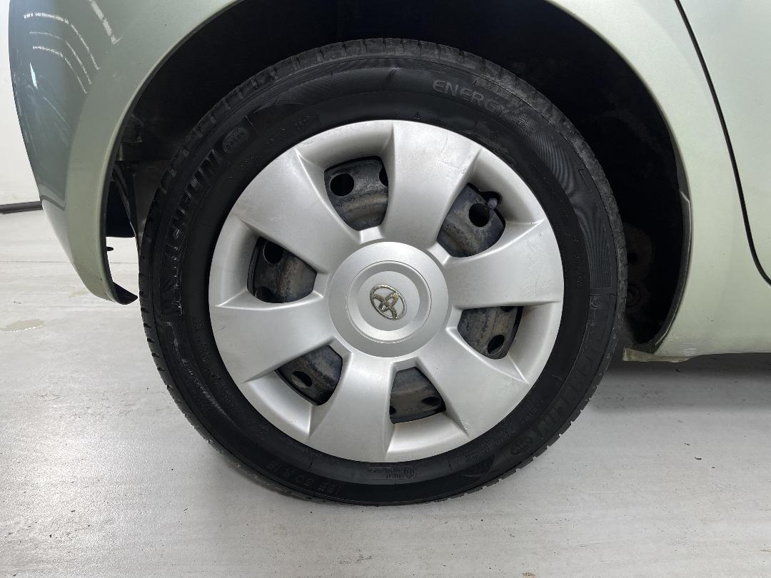 Photo '12' of Toyota Vitz