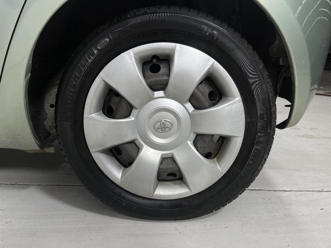 Photo '11' of Toyota Vitz