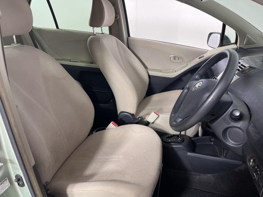 Photo '16' of Toyota Vitz