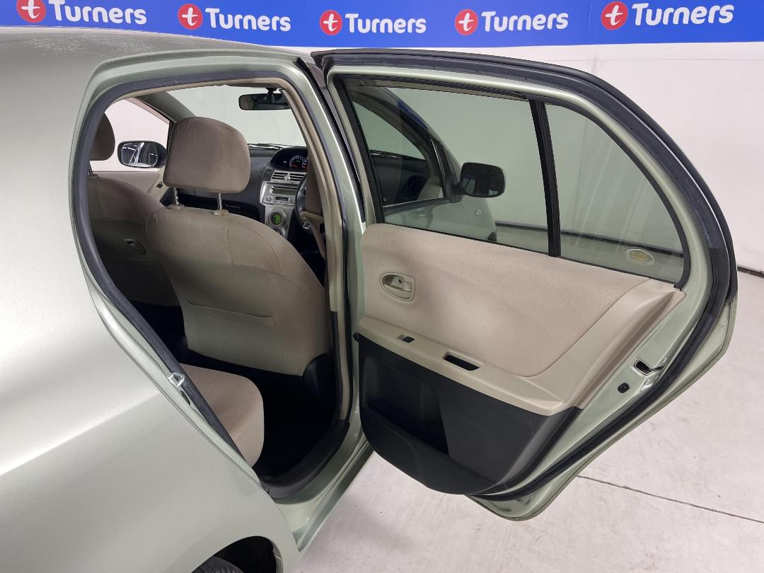 Photo '19' of Toyota Vitz