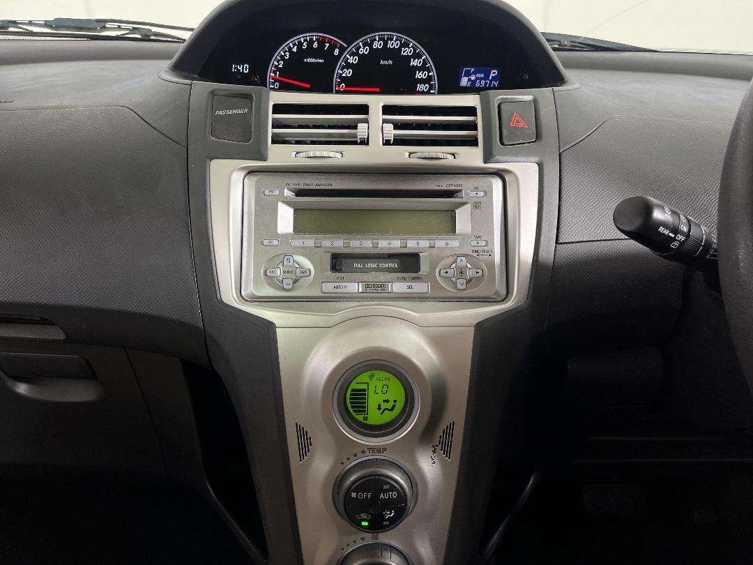 Photo '18' of Toyota Vitz