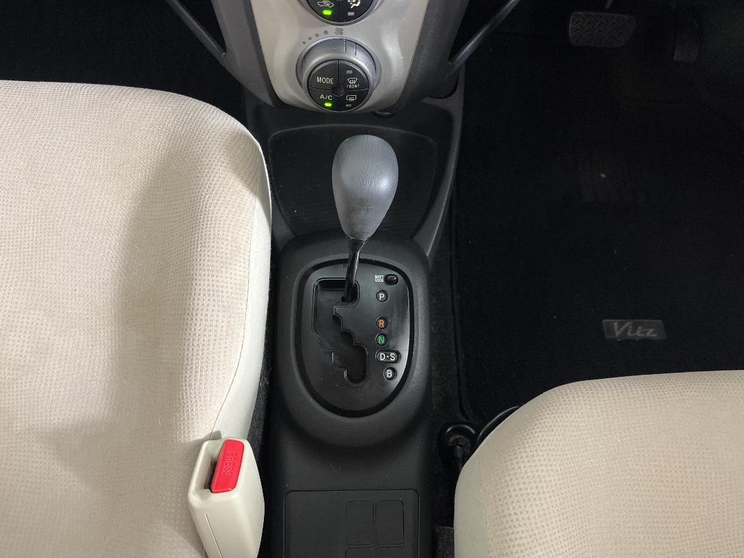 Photo '23' of Toyota Vitz