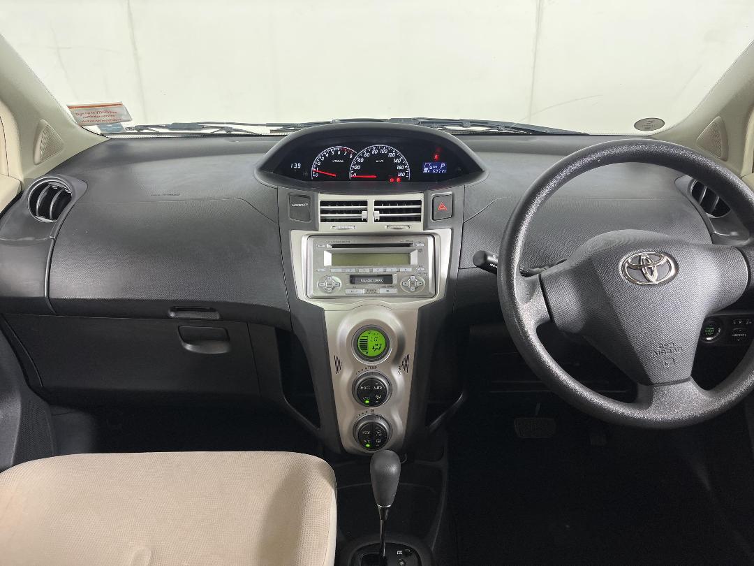 Photo '17' of Toyota Vitz