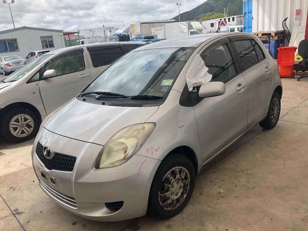 Photo '3' of Toyota Vitz Photo '3' of Toyota Vitz