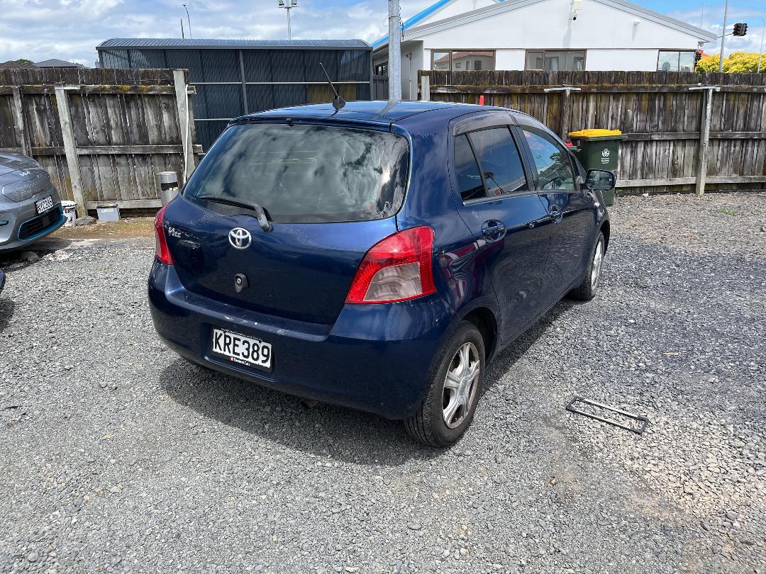 Photo '6' of Toyota Vitz