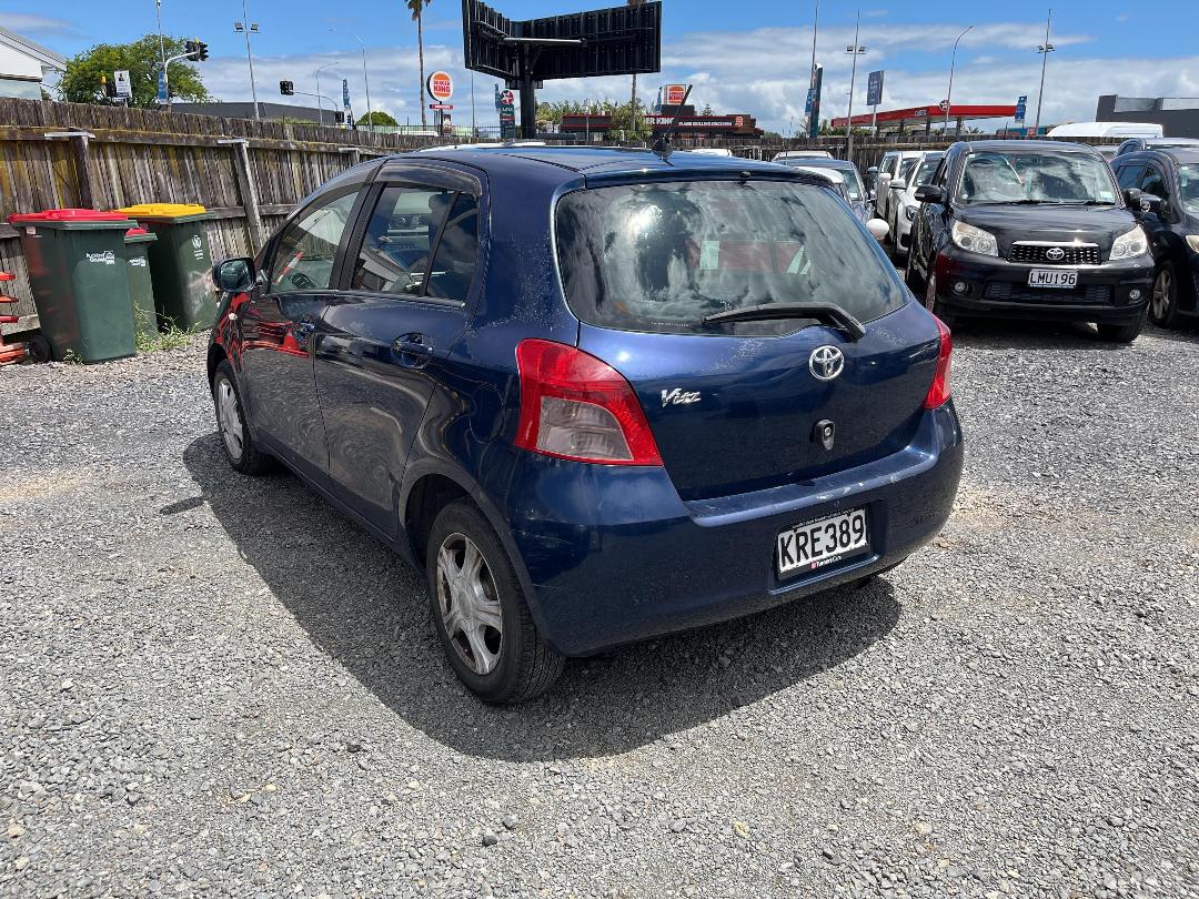 Photo '4' of Toyota Vitz