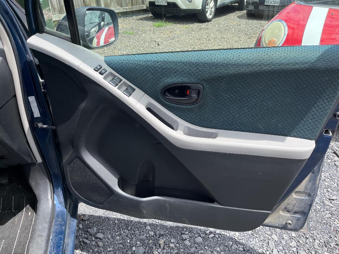 Photo '13' of Toyota Vitz