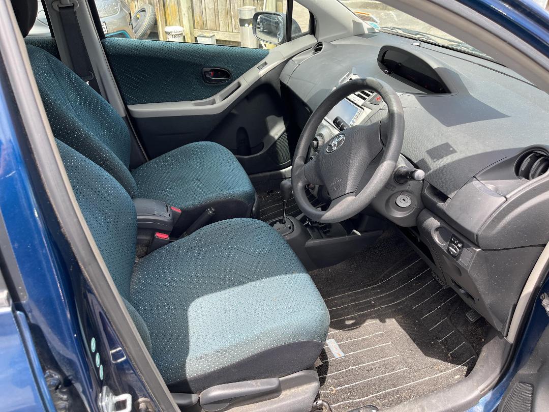 Photo '14' of Toyota Vitz