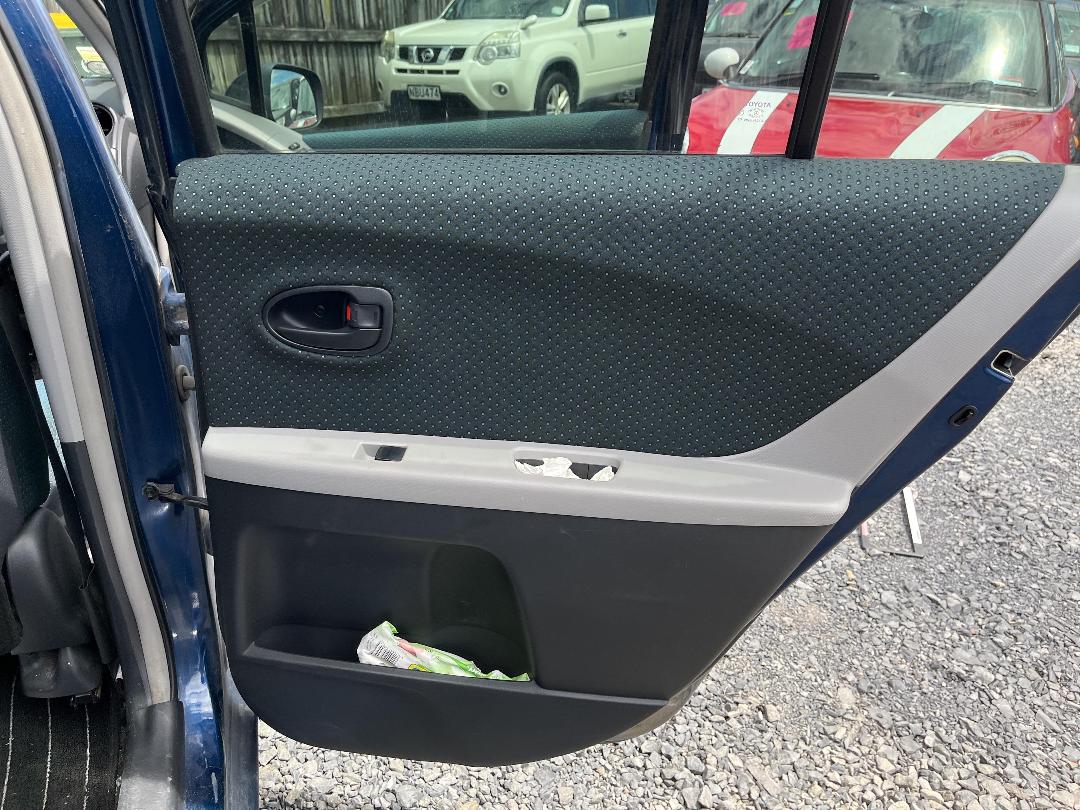 Photo '17' of Toyota Vitz