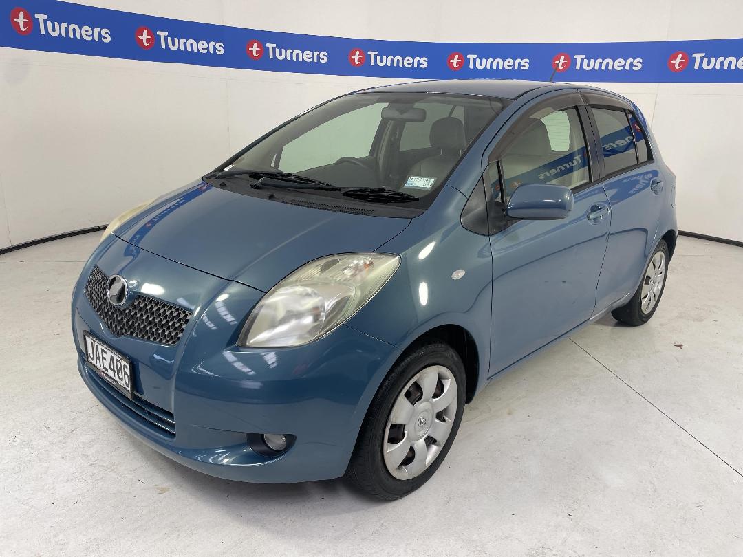 Photo '4' of Toyota Vitz