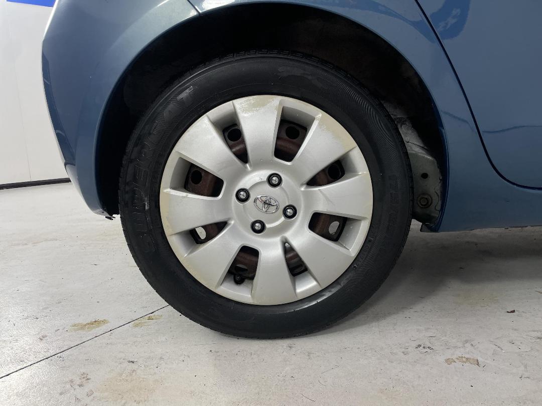 Photo '12' of Toyota Vitz