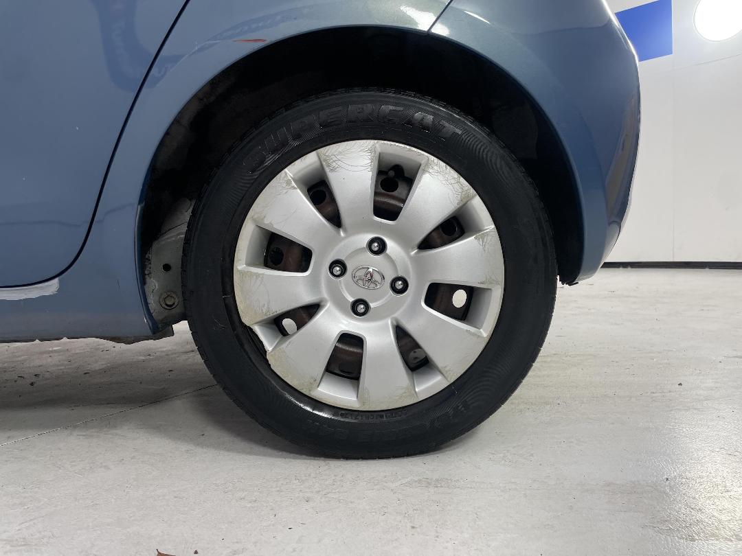 Photo '11' of Toyota Vitz