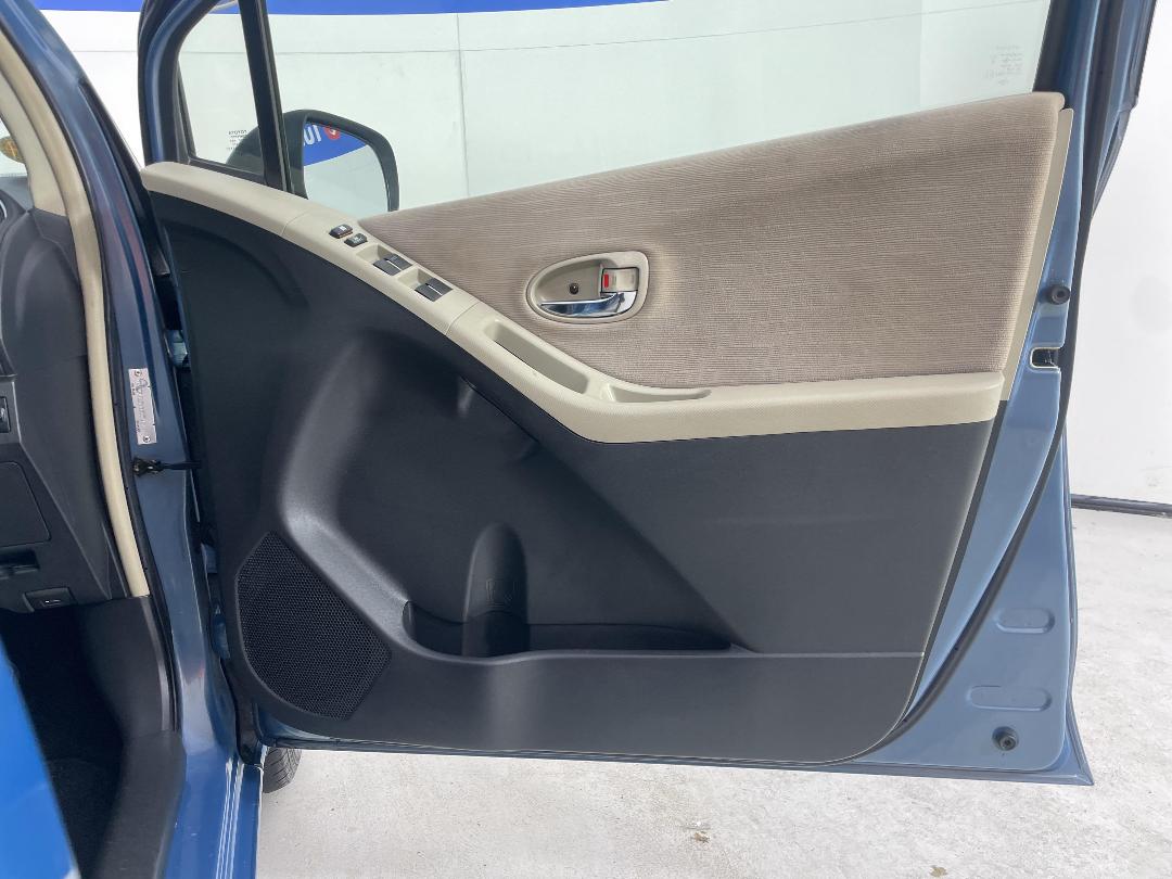 Photo '15' of Toyota Vitz