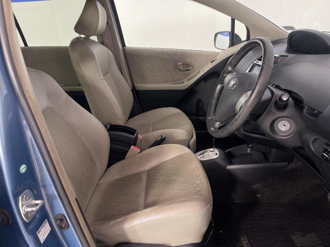 Photo '16' of Toyota Vitz