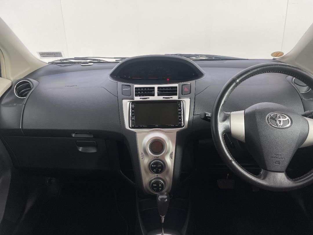 Photo '17' of Toyota Vitz