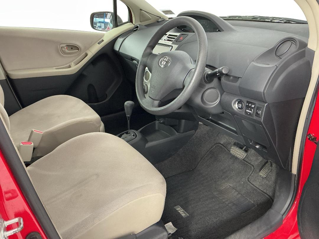 Photo '16' of Toyota Vitz