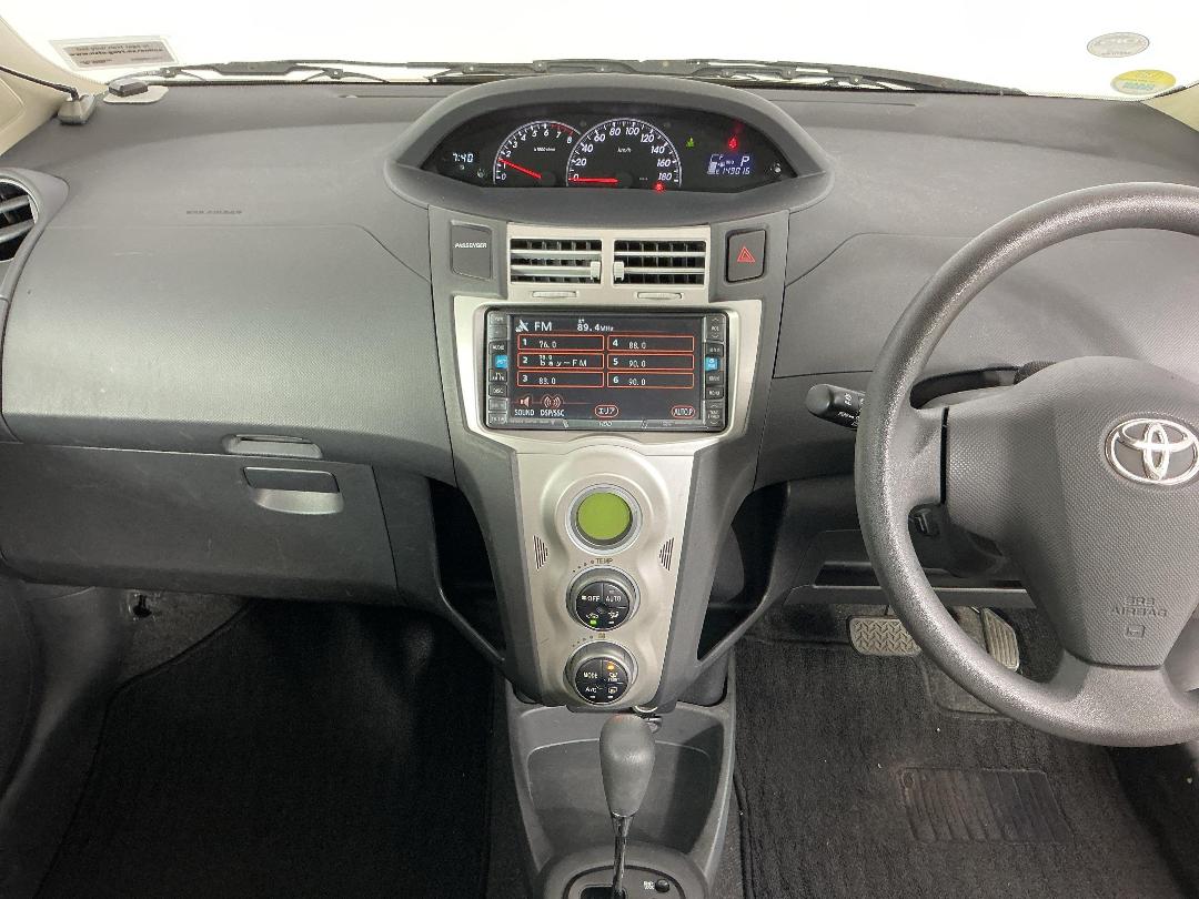 Photo '18' of Toyota Vitz