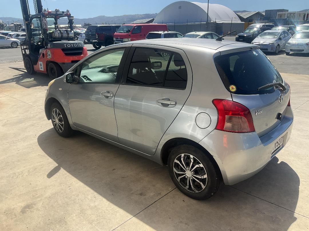 Photo '4' of Toyota Vitz