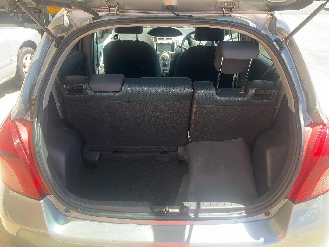 Photo '11' of Toyota Vitz