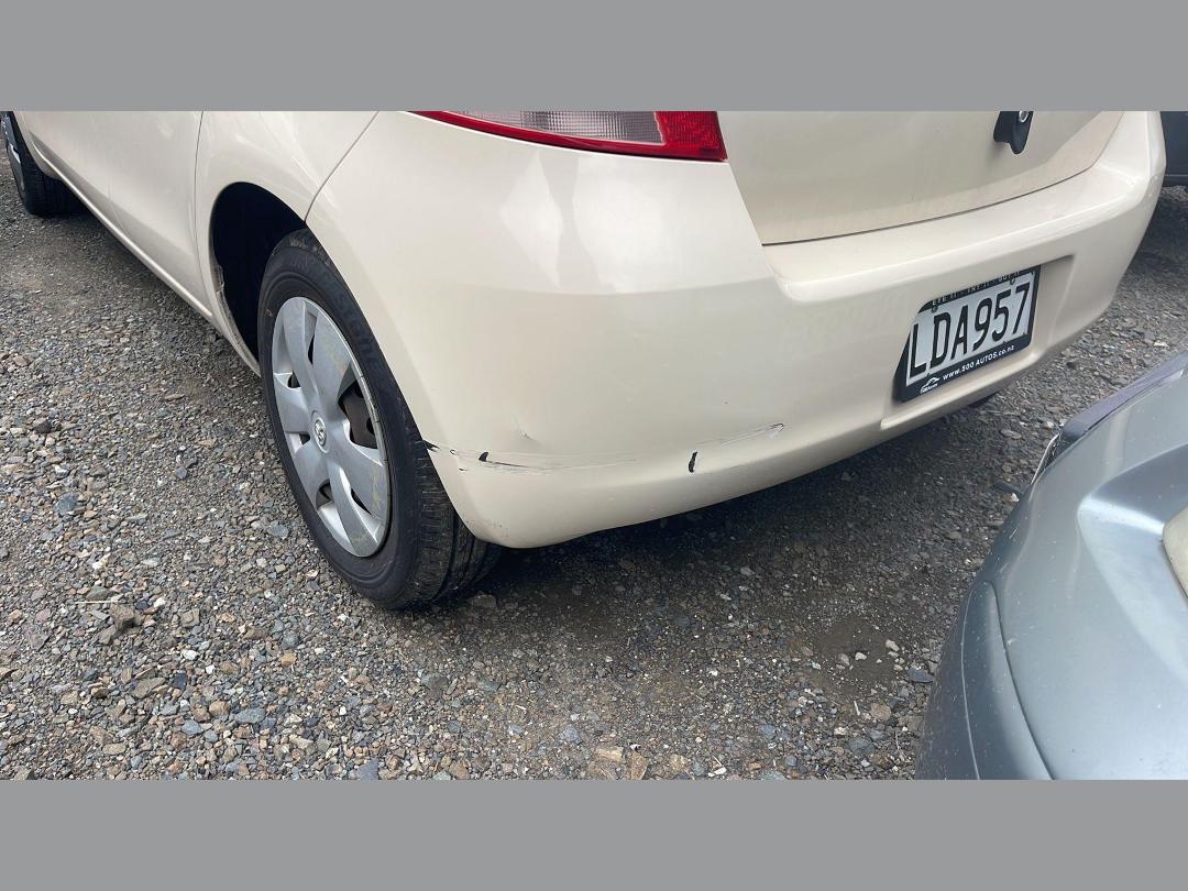 Photo '10' of Toyota Vitz