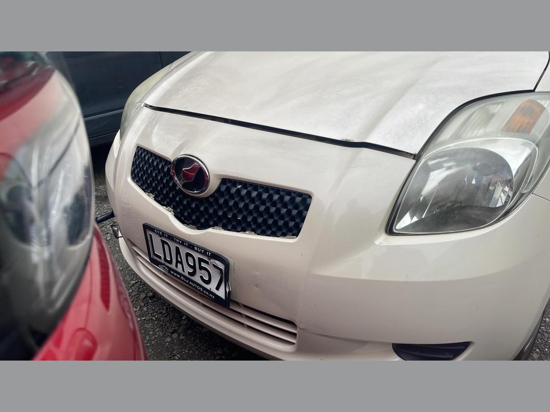 Photo '5' of Toyota Vitz