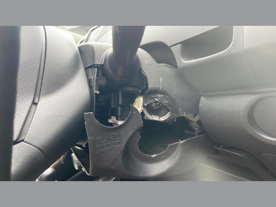 Photo '13' of Toyota Vitz