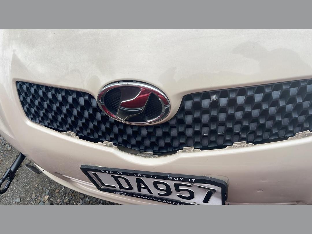 Photo '7' of Toyota Vitz