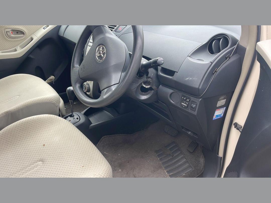 Photo '12' of Toyota Vitz