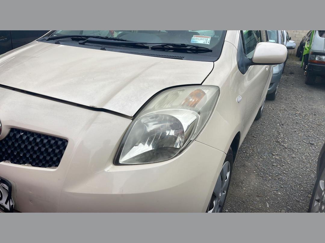 Photo '6' of Toyota Vitz