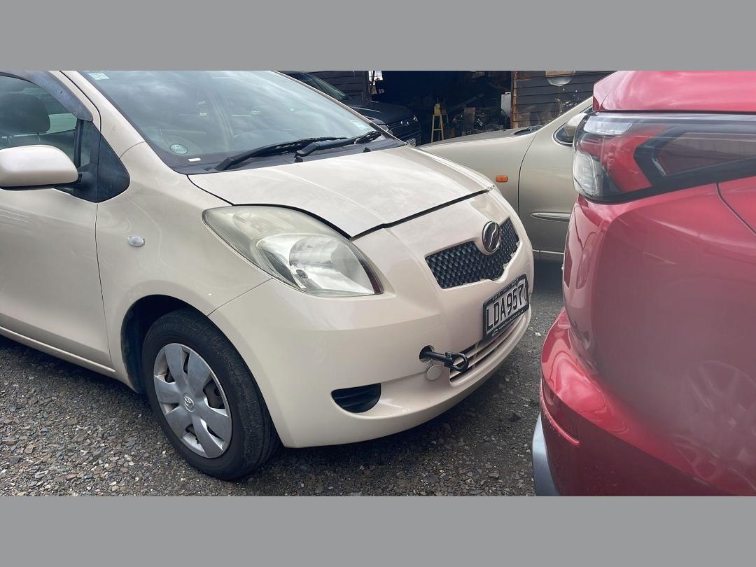 Photo '2' of Toyota Vitz