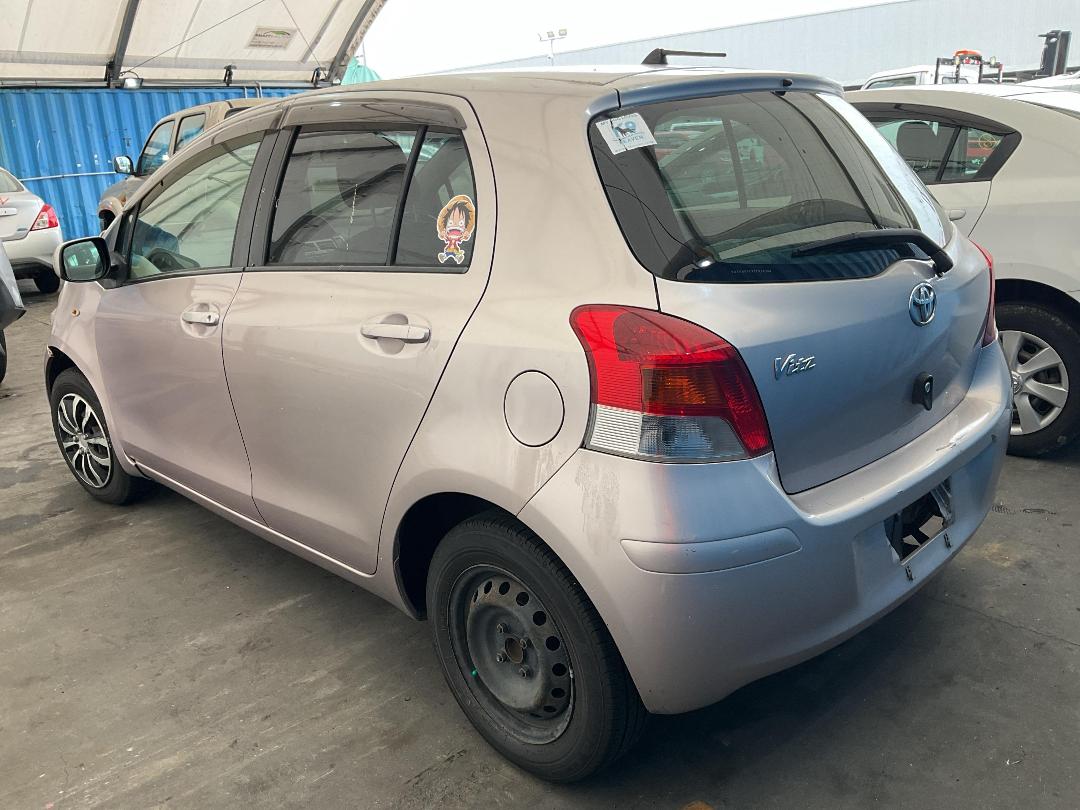 Photo '4' of Toyota Vitz