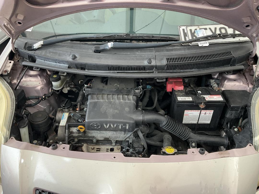 Photo '8' of Toyota Vitz