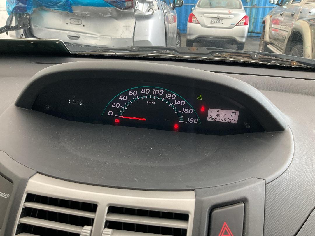 Photo '10' of Toyota Vitz