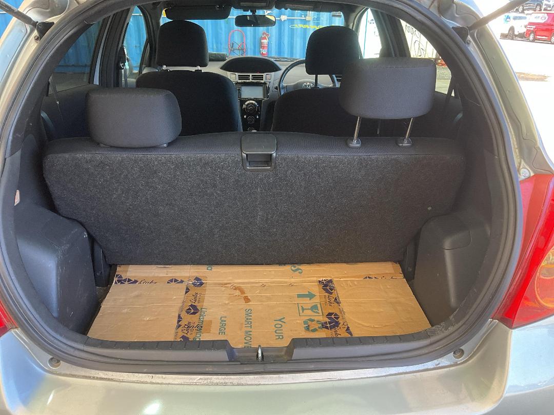 Photo '18' of Toyota Vitz Photo '18' of Toyota Vitz