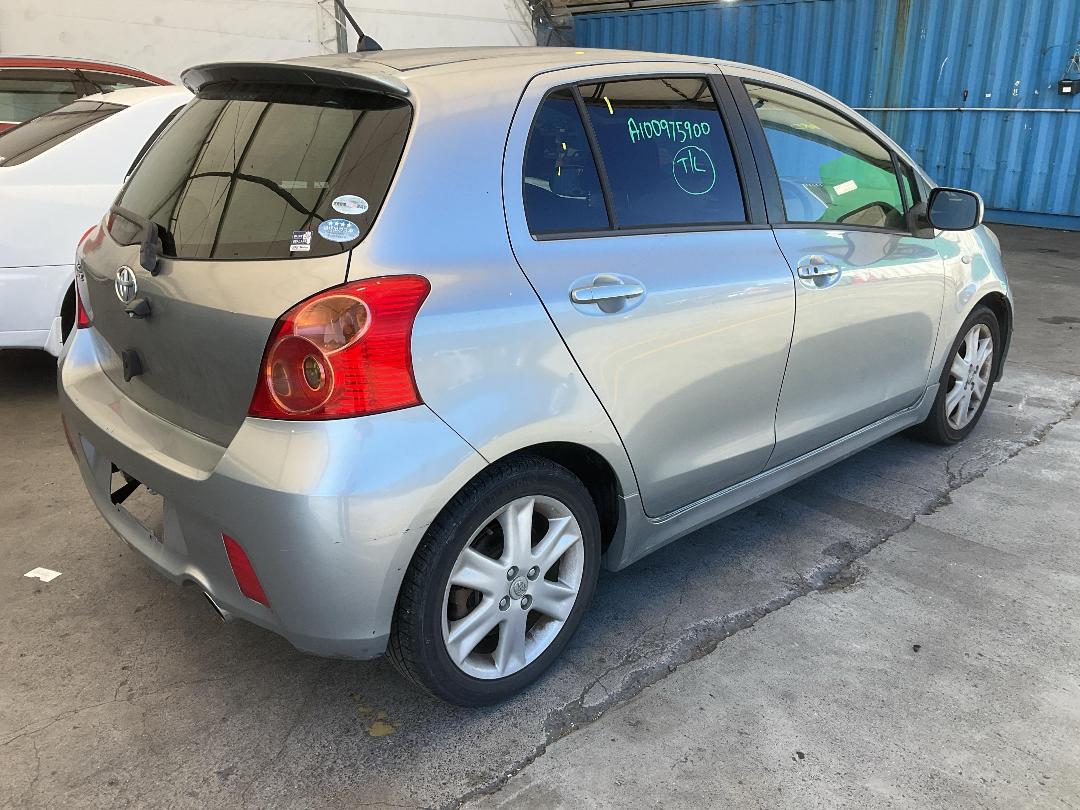 Photo '20' of Toyota Vitz Photo '20' of Toyota Vitz