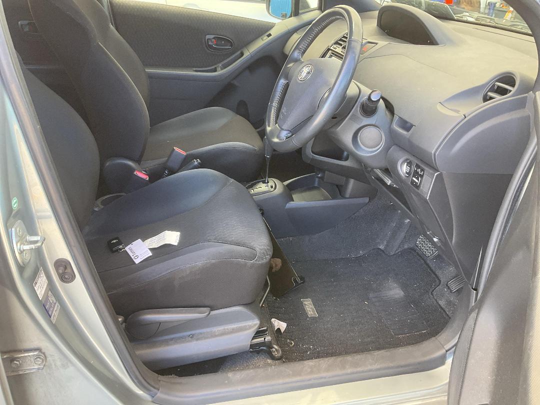 Photo '25' of Toyota Vitz Photo '25' of Toyota Vitz