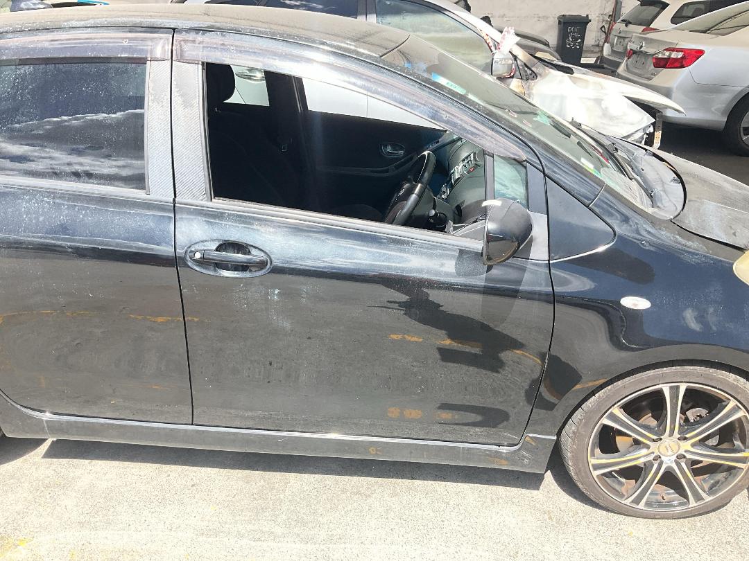 Photo '3' of Toyota Vitz