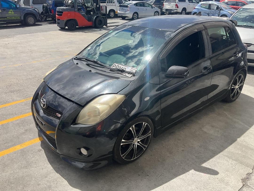 Photo '5' of Toyota Vitz