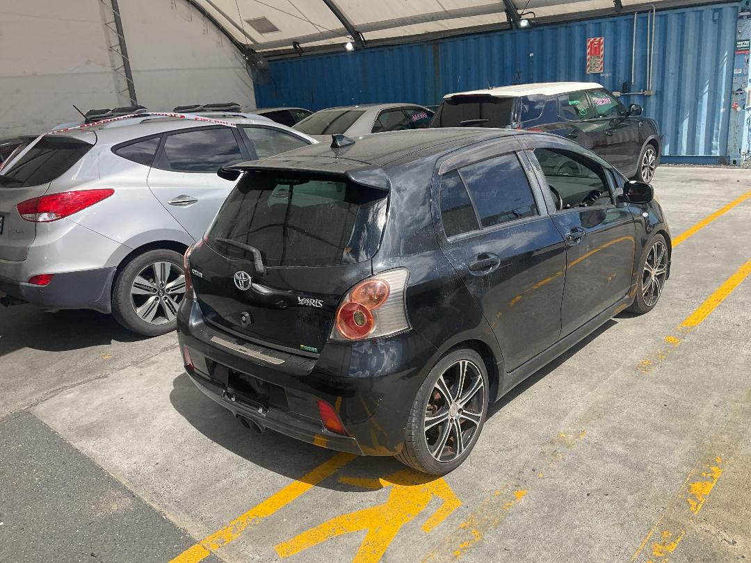 Photo '11' of Toyota Vitz