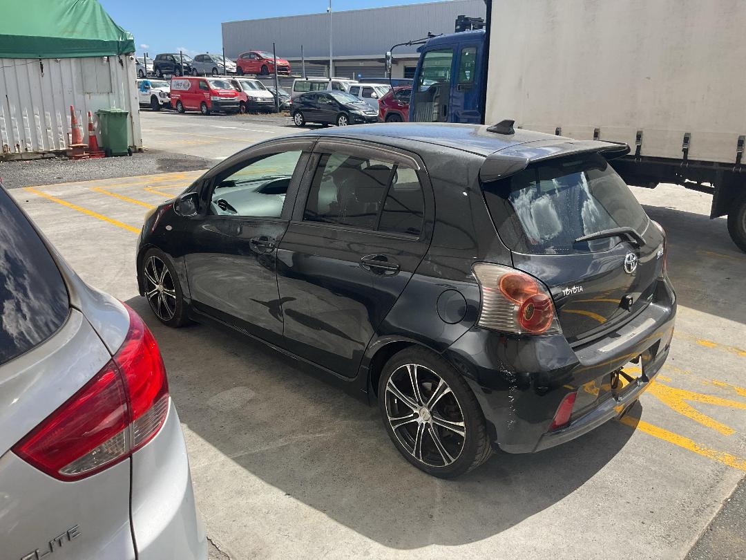 Photo '8' of Toyota Vitz