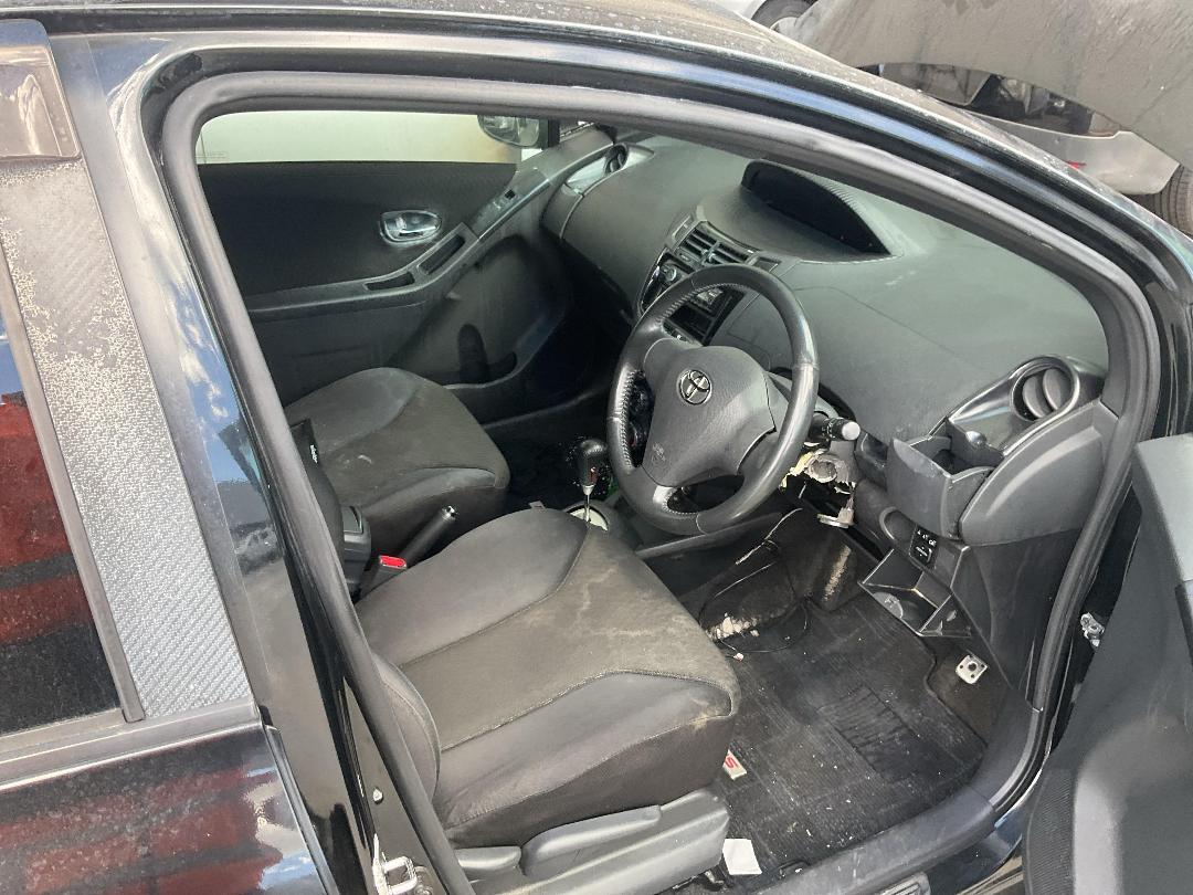 Photo '18' of Toyota Vitz