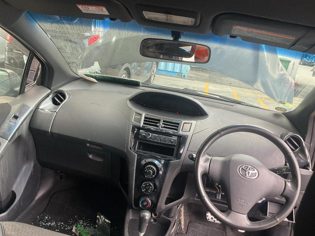 Photo '20' of Toyota Vitz