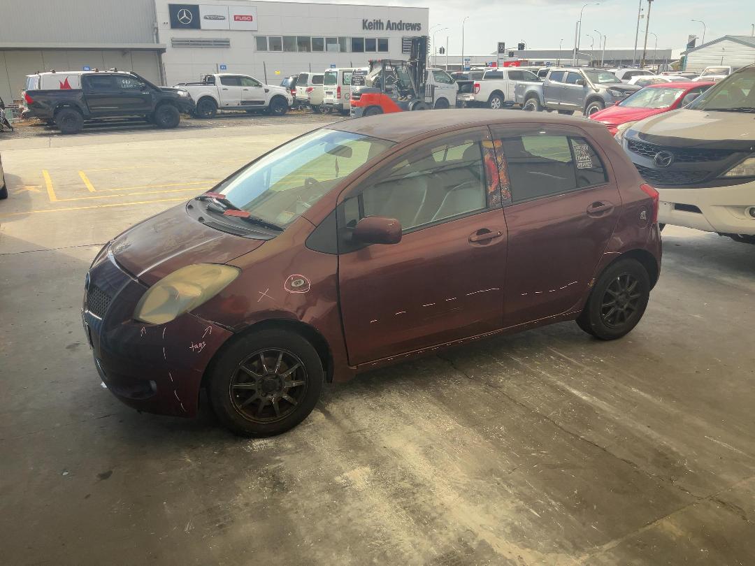 Photo '6' of Toyota Vitz